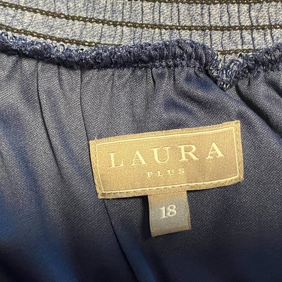 Cold shoulder denim look dress | Robe look denim à épaules dénudées - Picture 7 of 9